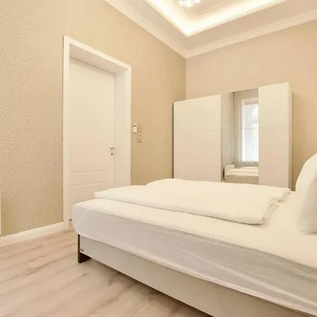 Premium By Hi5 - 2 Bedroom In The Center Apartment