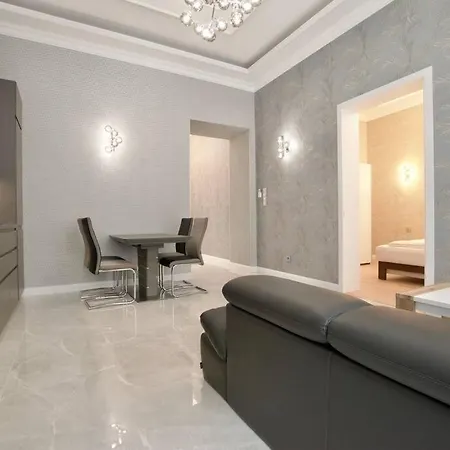 Premium By Hi5 - 2 Bedroom In The Center Apartment